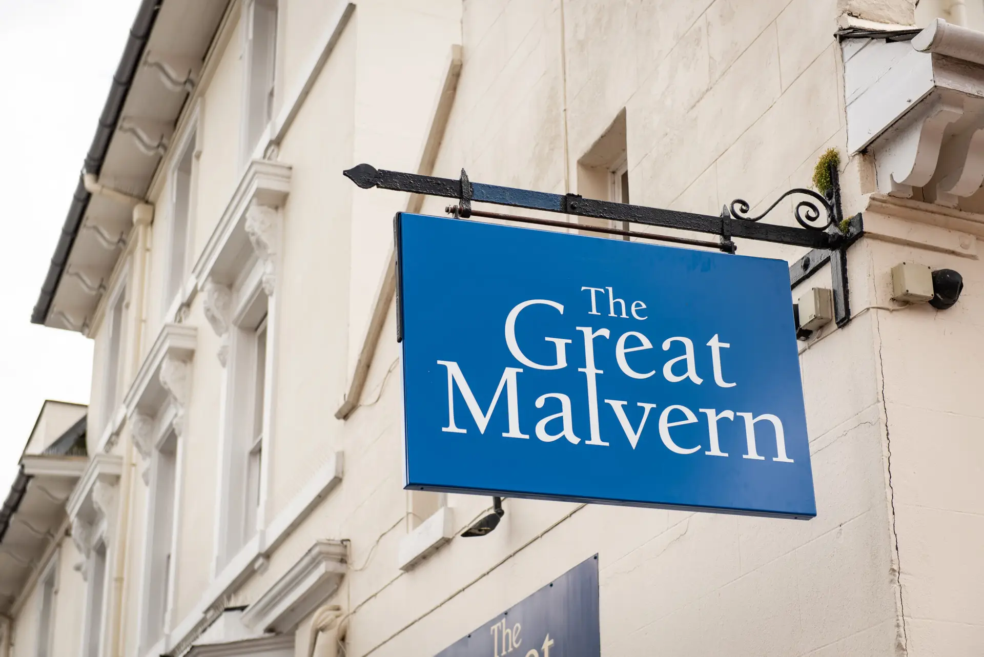 Great Malvern Hotel_Hospitality_Hanging Tray Sign