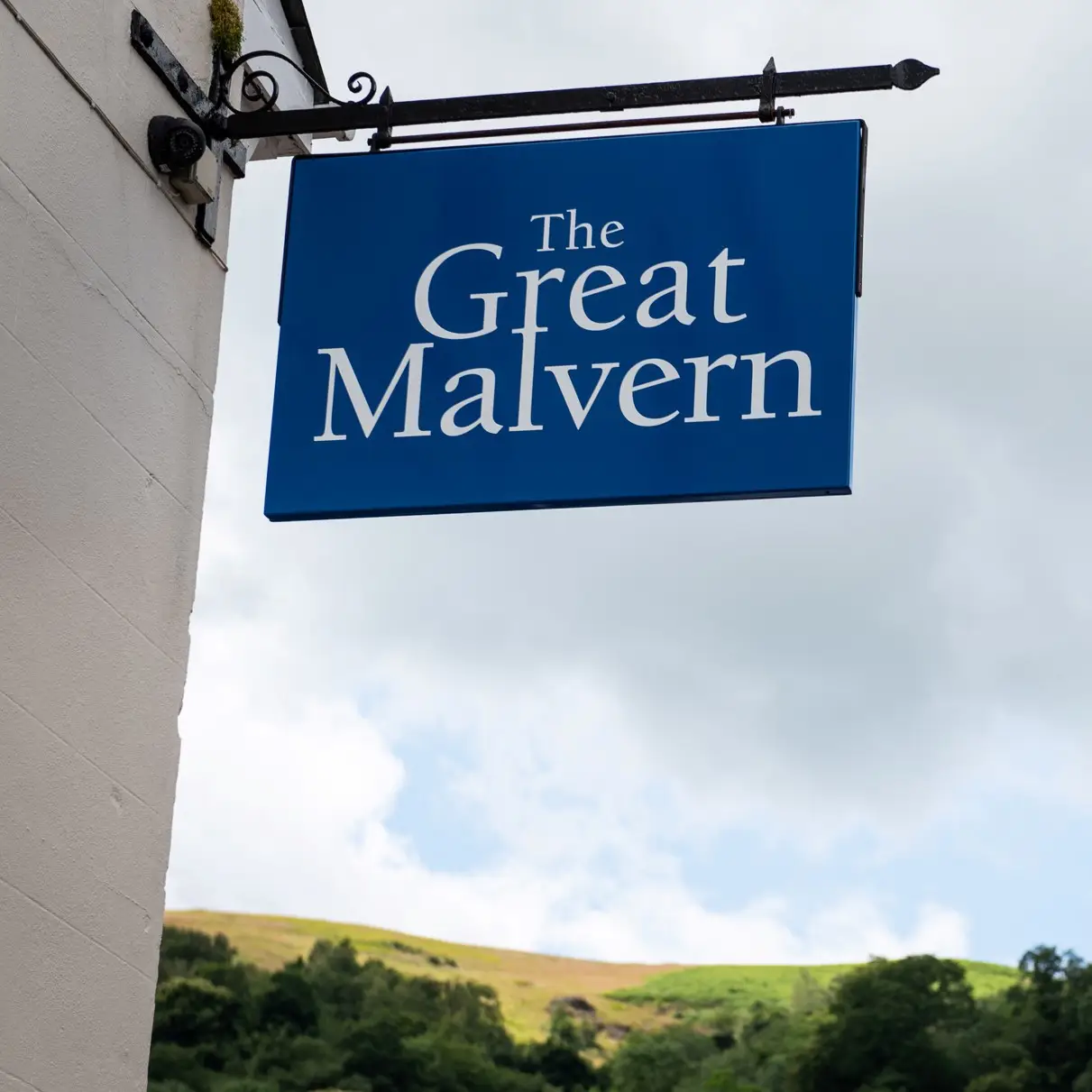 Great Malvern Hotel_Hospitality_Projecting Sign