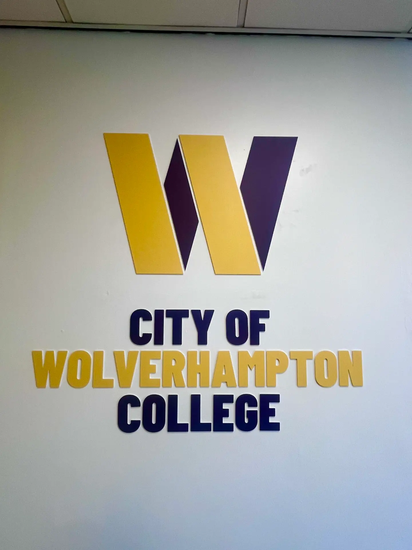 Wolverhampton college_education_acrylic letters6