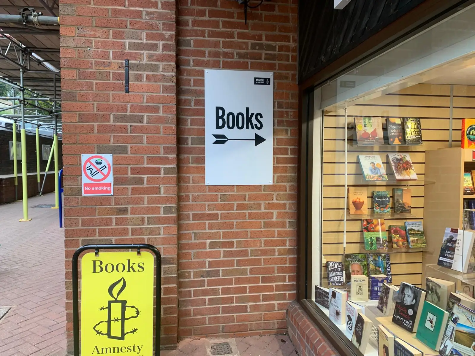 amnesty bookshop1