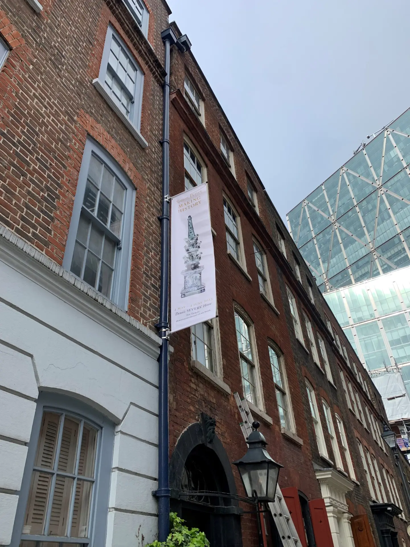 hanging banner